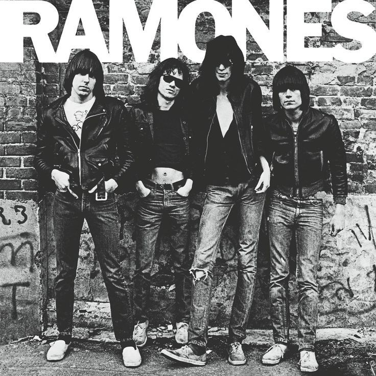Capa do primeiro disco dos Ramones, em uma foto tirada por Roberta Bayley